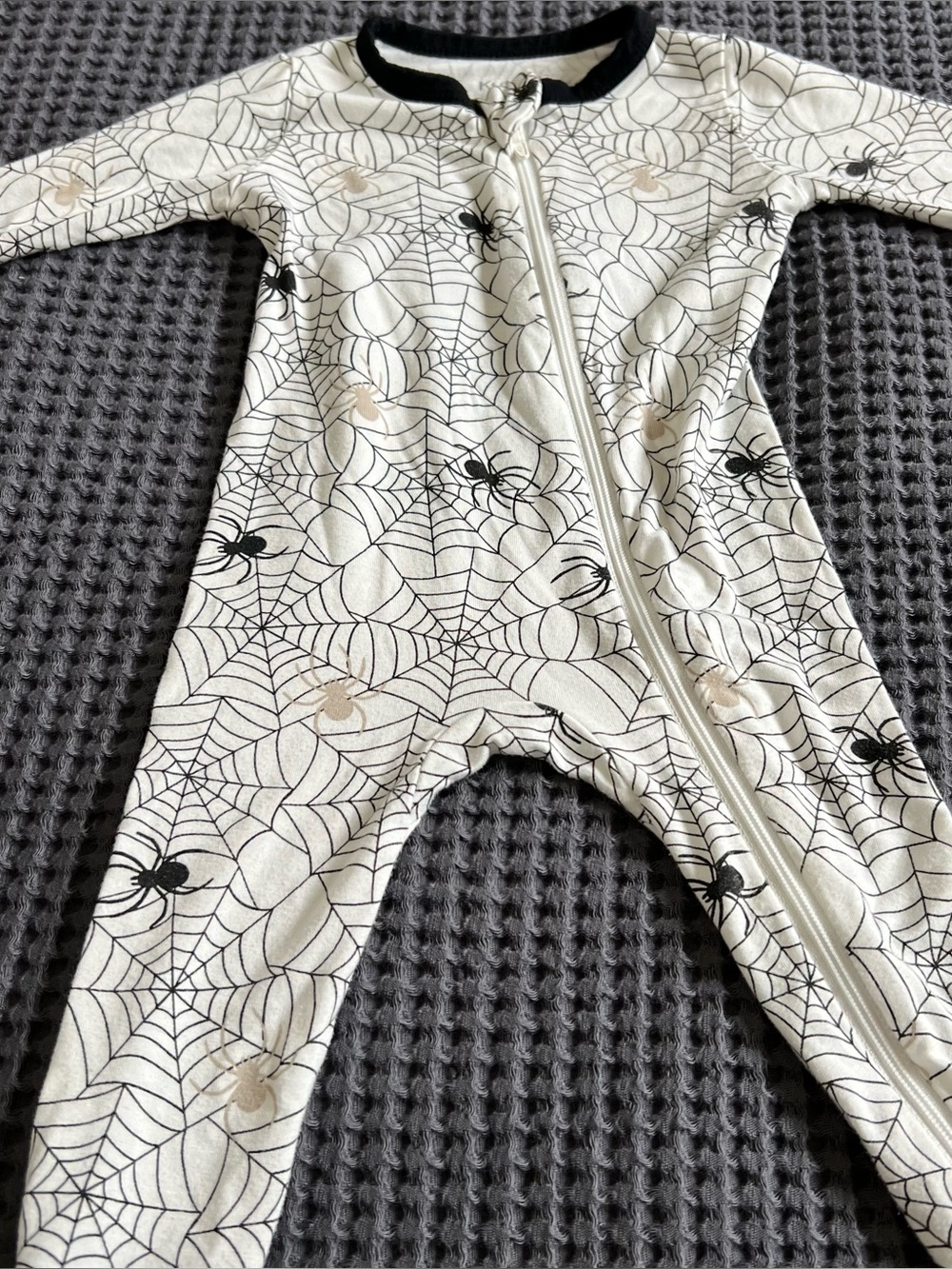 Kyte BABY Cream Spider Web Zip One-Piece with Black Trim Size 3/6 Months